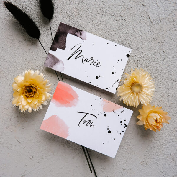 Detailfoto Namenskarten mit Trockenblumen